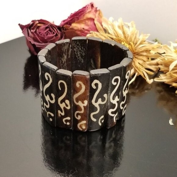 Coconut Shell Stretch Bracelet - Picture 5 of 9